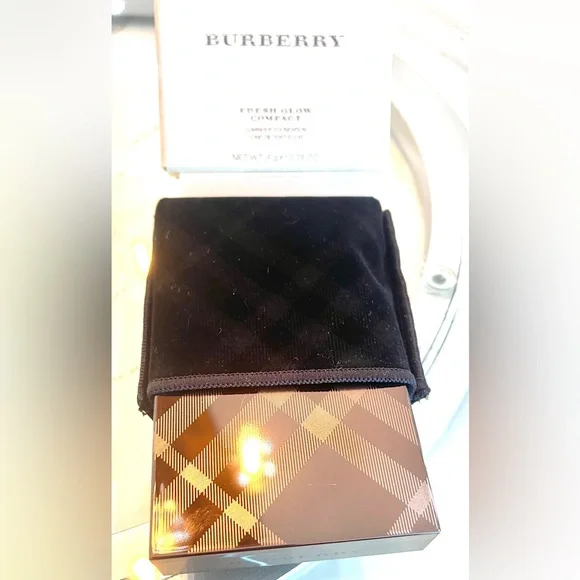 Burberry Gorgeous Compact Foundation Pressed powder NIB Fresh Glow Almond No 43 - Picture 5 of 11